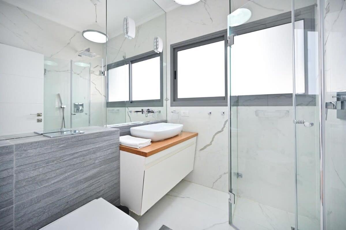 3br Behind The With Mamad By Holyguest Apartment *